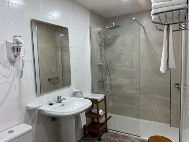 Apartamentos Club Condal 코밀라스 외부 사진
