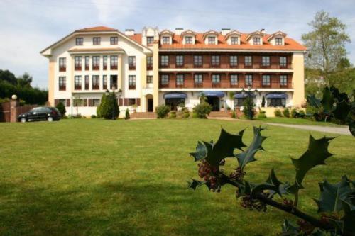 Apartamentos Club Condal 코밀라스 외부 사진